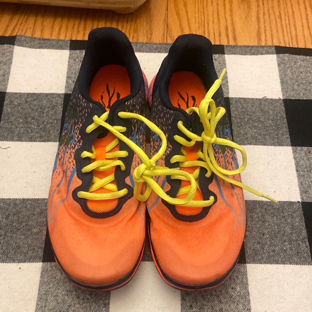 Under armor tennis shoes